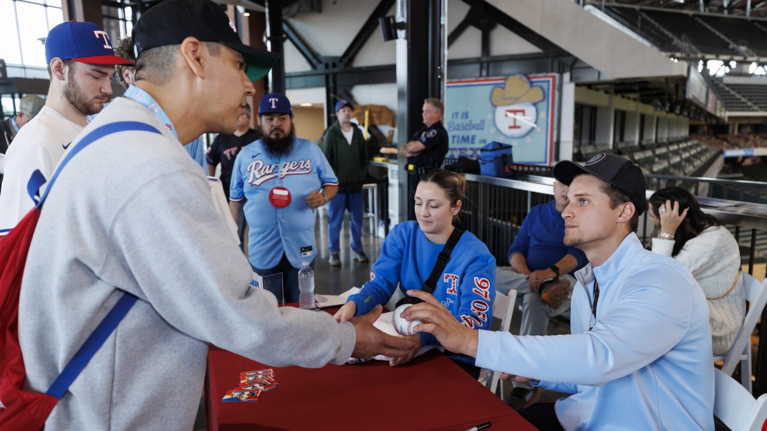 Meet Your Favorite Players at Texas Rangers Fan Fest
