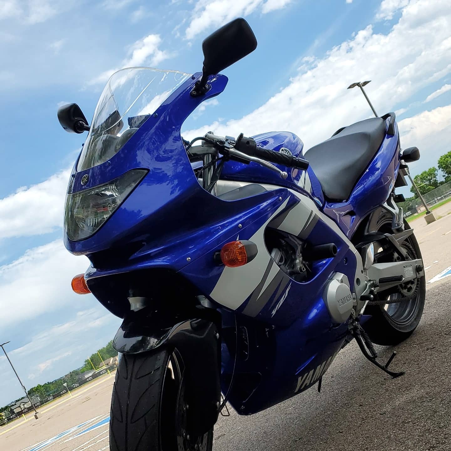 Yamaha YZF600R 2001 vs. Competition: How Does It Stack Up?