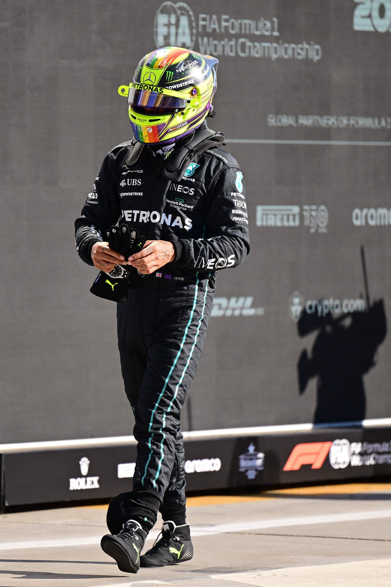 What shoes do F1 drivers wear in the cockpit? (Learn about their fireproof shoes)