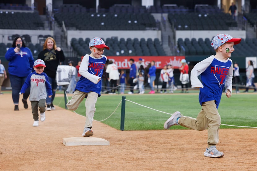 Meet Your Favorite Players at Texas Rangers Fan Fest