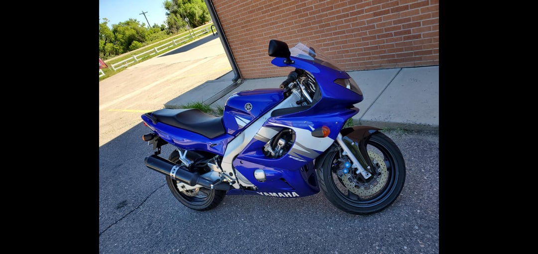 Yamaha YZF600R 2001 vs. Competition: How Does It Stack Up?