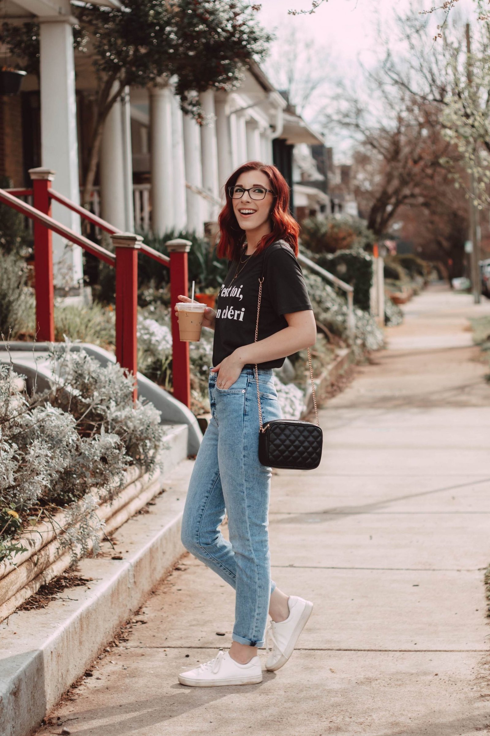 Blue Graphic Tee: How to Choose the Perfect One? Simple Guide for Shopping!