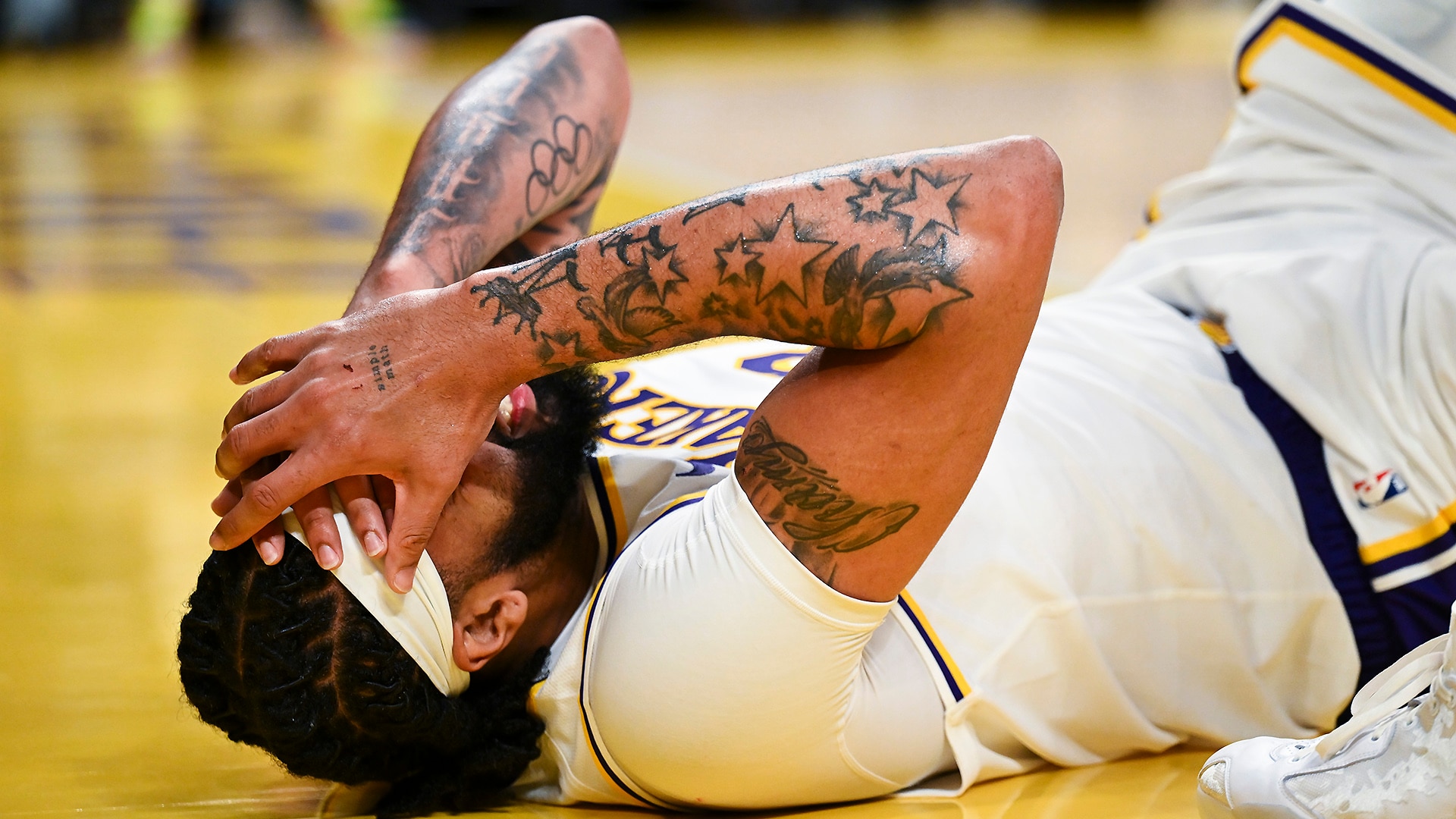 Anthony Davis Eye Injury: Lakers Star Leaves Game