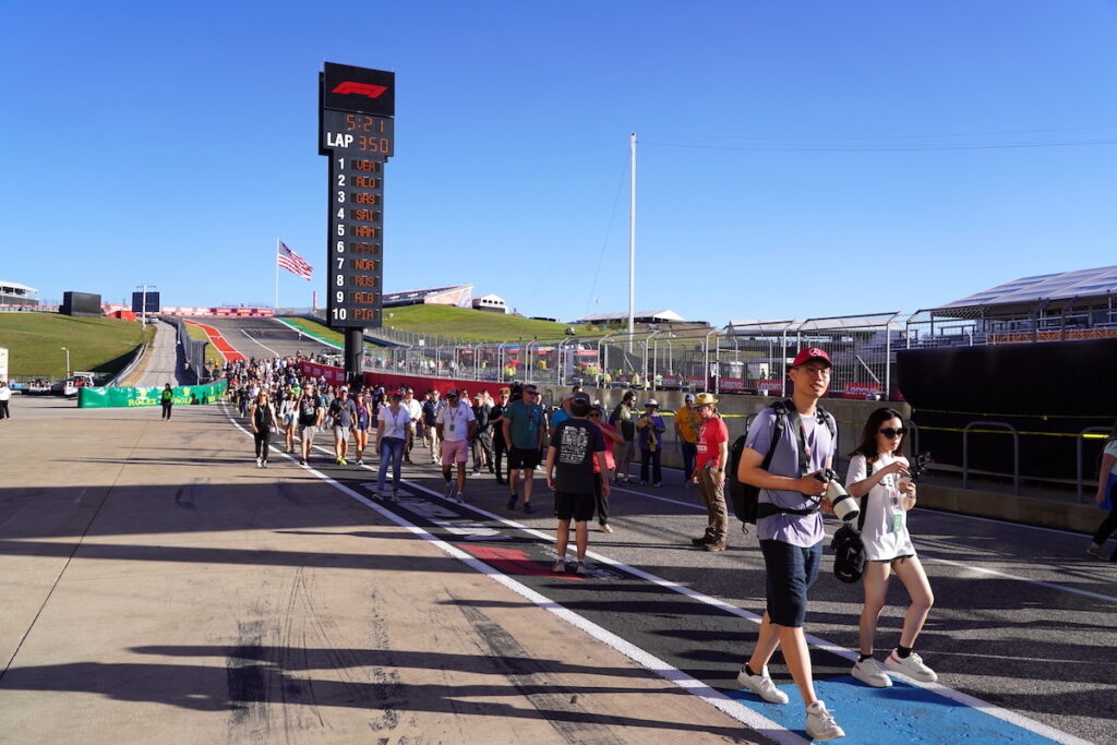 Need F1 Shuttles? Find the Best Deals and Book Your Ride Now