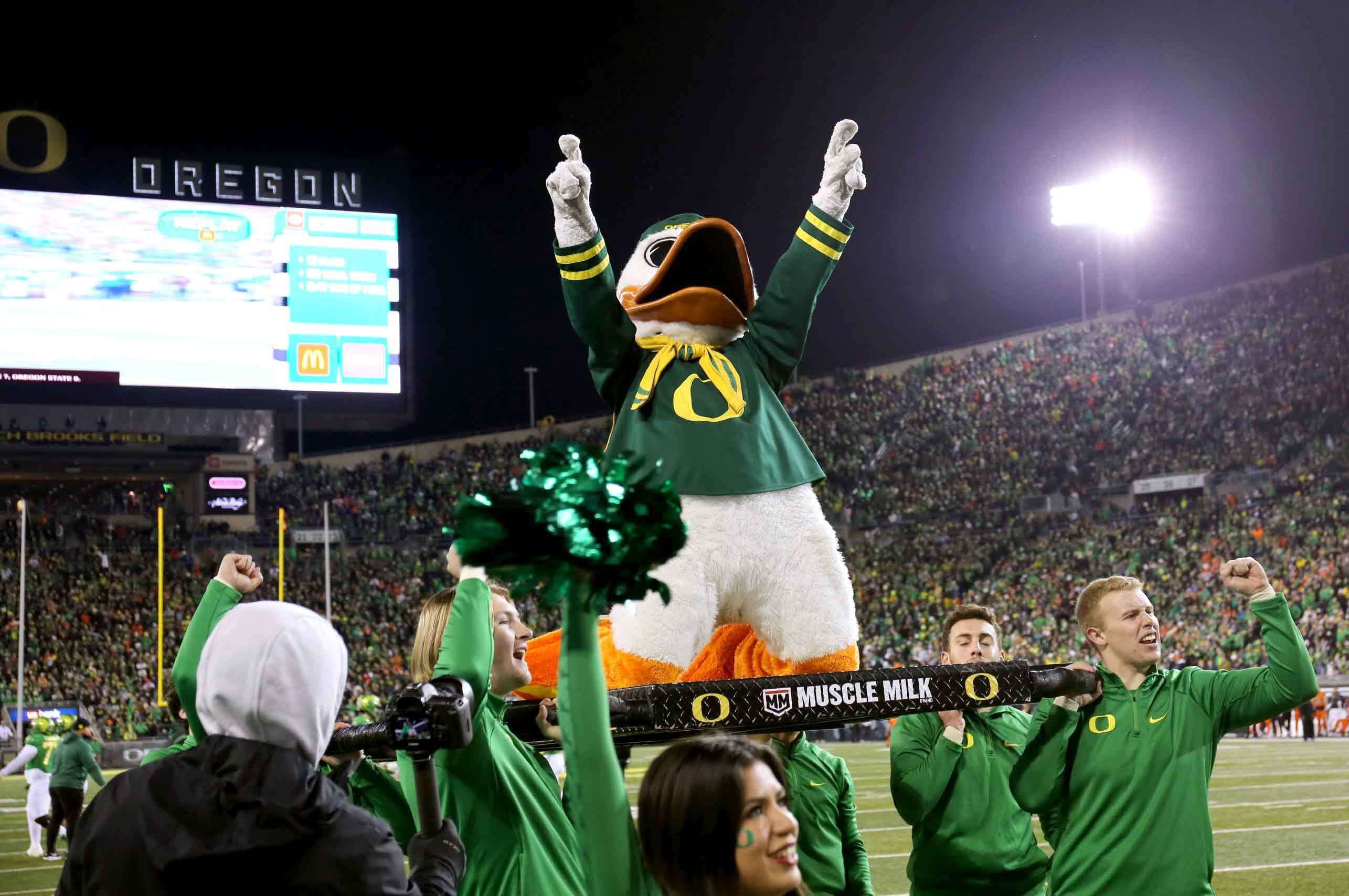Cheering with the Oregon Duck Mascot: Your Fan Guide!
