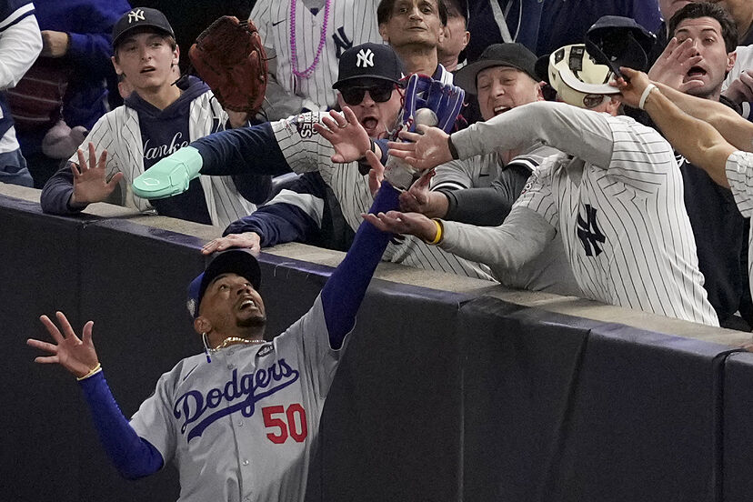 Mookie Fan Interference: Outrage and Controversy! Social Media Explodes After the Game-Changing Moment!