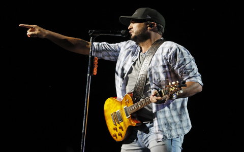 Luke Bryan in Chicago: Tickets, Dates & What to Expect at the Concert