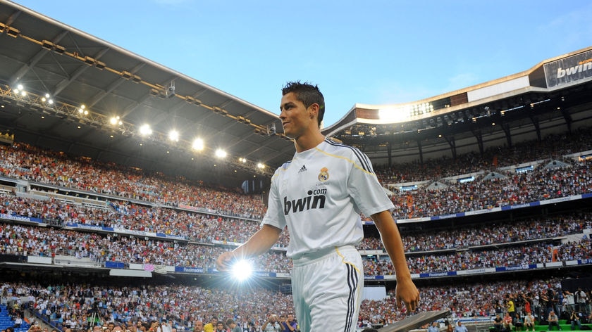 Ronaldo Madrid Presentation: Watch the Insane Crowd at the Bernabeu