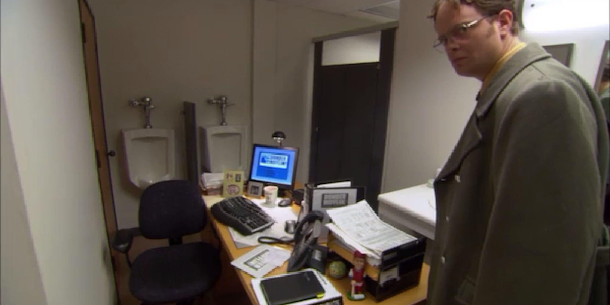 Funny Dwight Schrute Desk: What weird things did Dwight Schrute have on his desk?