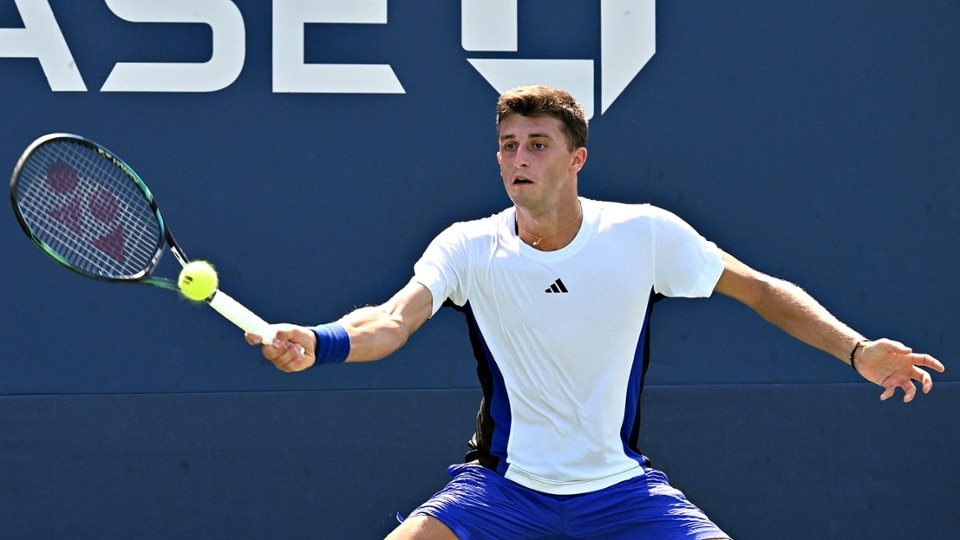 How old is Luca Nardi? Find out the tennis stars age and more about his career journey here!