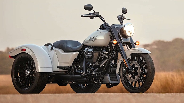 Harley Davidson Freewheeler vs. Competitors: See How It Stacks Up! Lets Compare the Best Trikes on the Market!