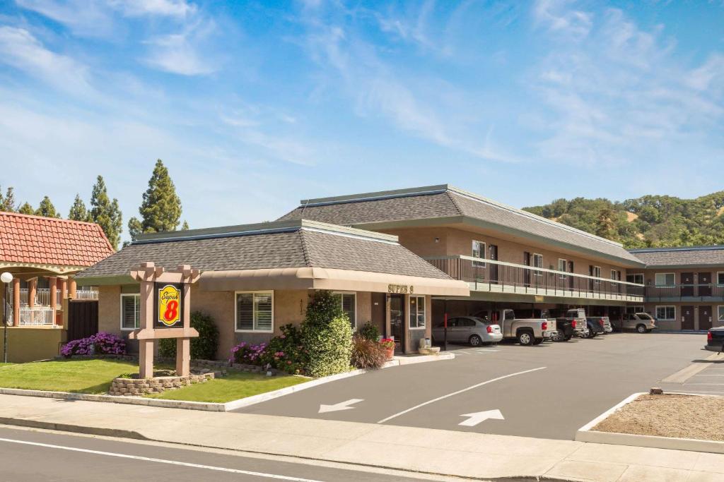 Stay at Super 8 Martinez: What Are the Pros and Cons? (See the Full Picture)