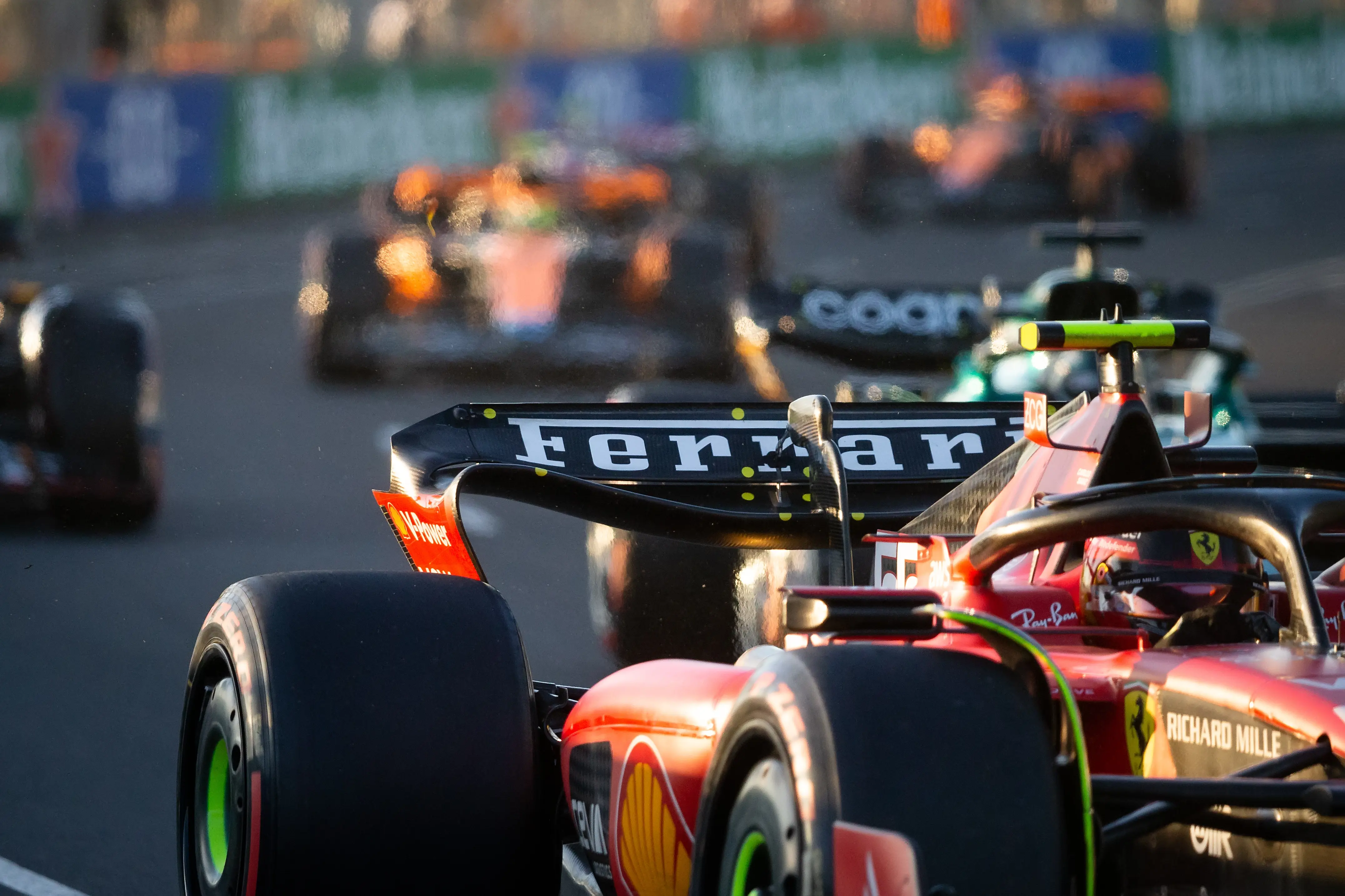 Can you really predict races with an F1 season simulator? Discover how they function.