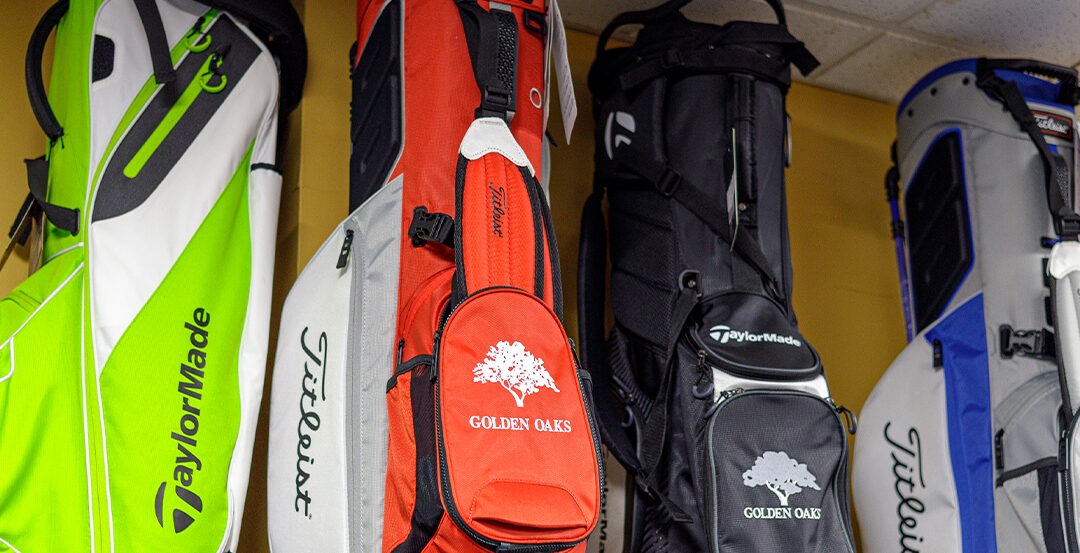What gear is essential for 365 golf? Find the right equipment to play comfortably in any season.