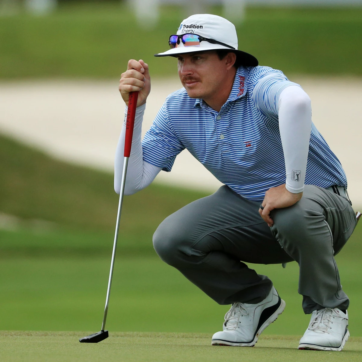 Pro Golfers Who Wear Bucket Hats: Style on the Green!