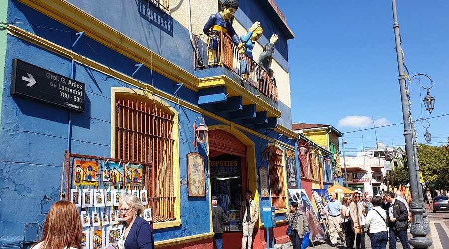 Exploring La Primera de la 12: Key facts you need to know about this famous Boca fan group.