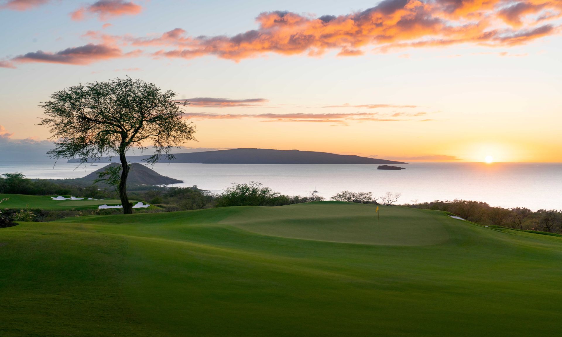 Thinking about the legendary Makena golf Maui course? Relive great memories from this stunning oceanfront spot.