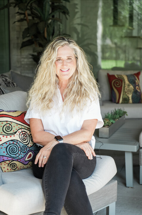 Get to know Emma Hennessey better: Understand her influence and contributions today.
