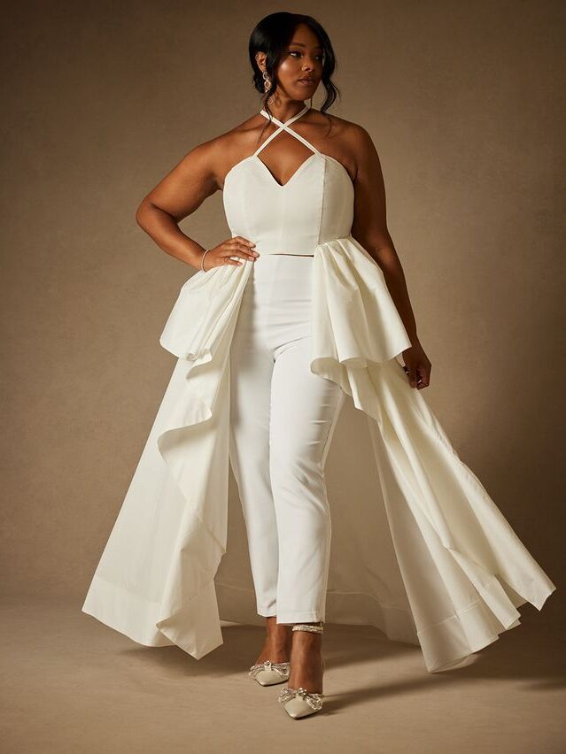 Looking for the perfect court wedding outfit inspiration? Explore chic dresses, jumpsuits, and suits suitable for your courthouse nuptials now.