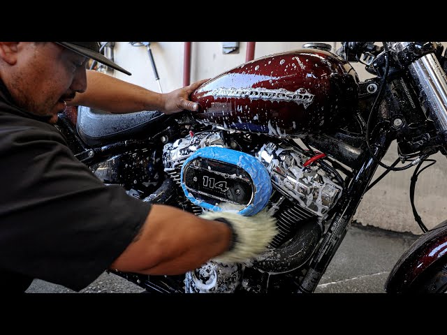 How to clean an old harley davidson oil can safely? Restore its look without damaging the paint.