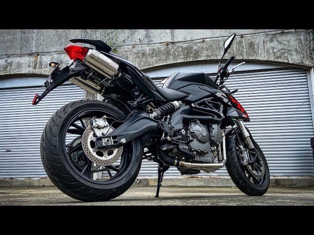 How does the Benelli TNT600i sound? Listen to that amazing inline four engine exhaust note.