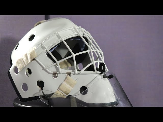 How to choose the right goalie helmet mask? Follow these simple tips for maximum safety.