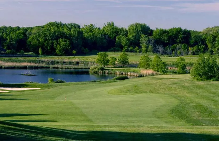 Whats so special about makray golf barrington? (Come discover its beautiful golf course and great facilities)