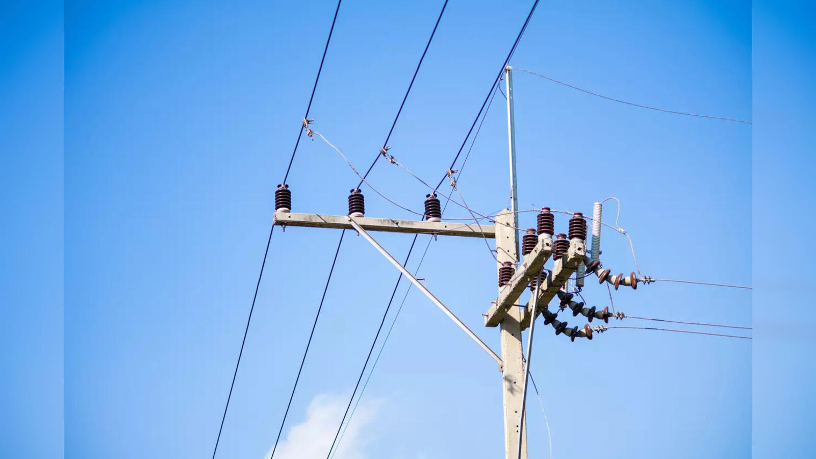 Connecting to the Spanish grid: A quick guide for understanding Spains electrical system access.