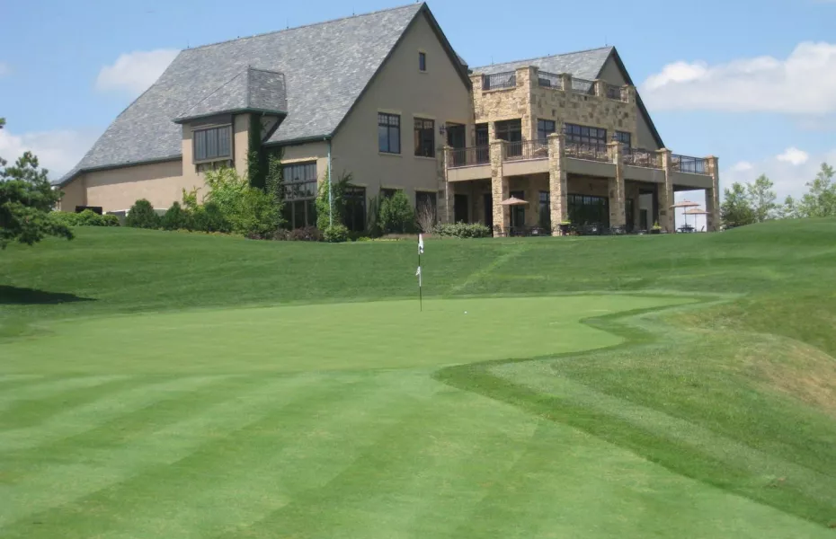 Whats so special about makray golf barrington? (Come discover its beautiful golf course and great facilities)