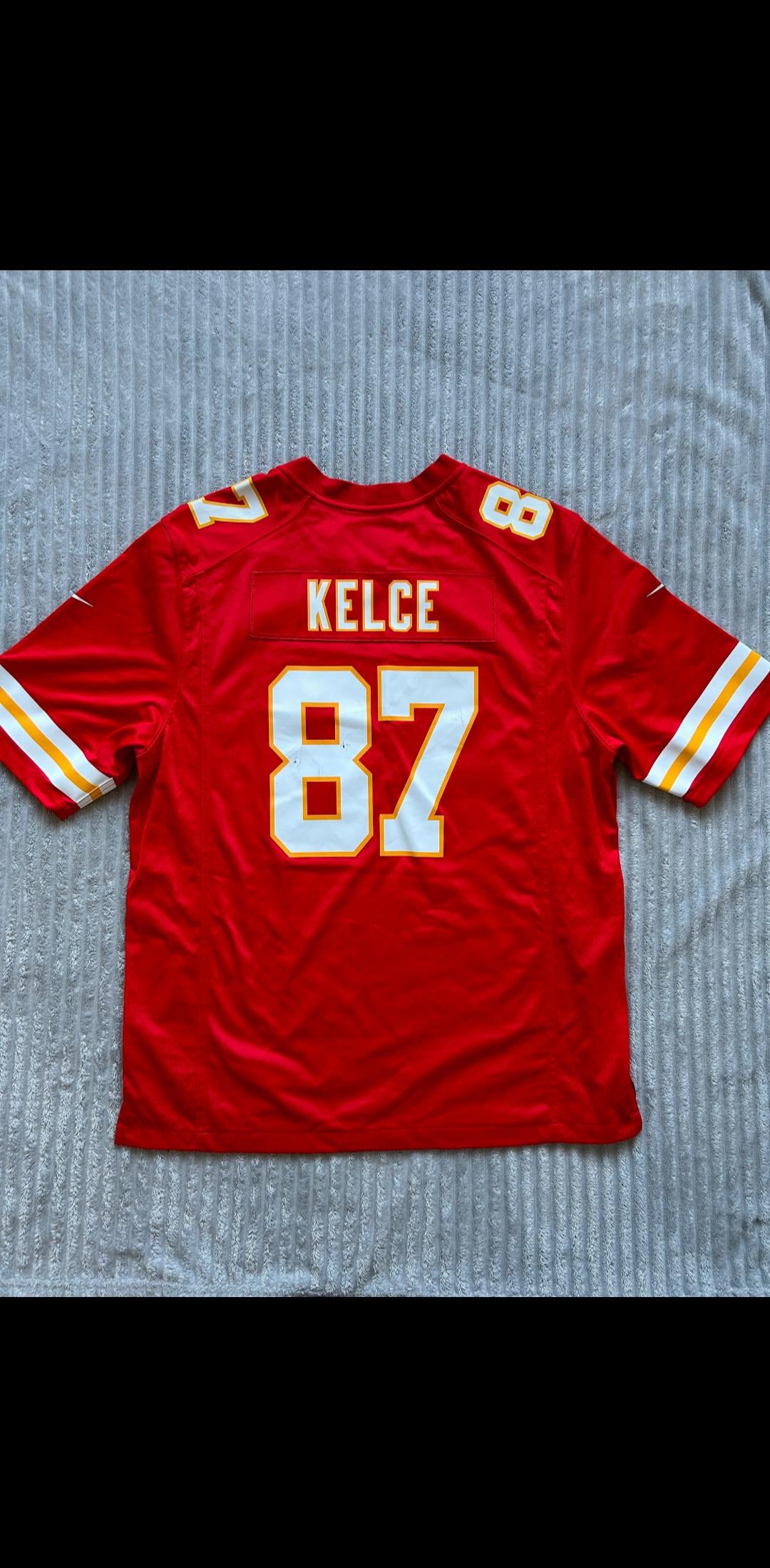 How can I be sure my Daniel Jones jersey is not fake? (Simple ways to tell if its official before you pay)