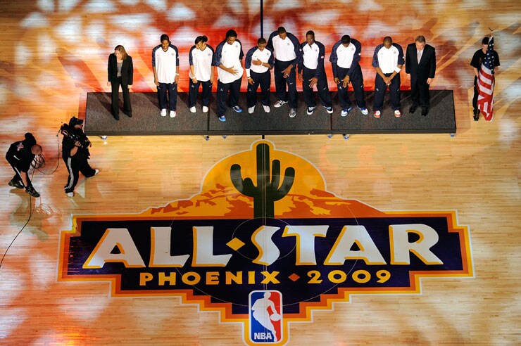 Relive the classic Phoenix game: Get the official 2009 nba all star game roster lineup now.