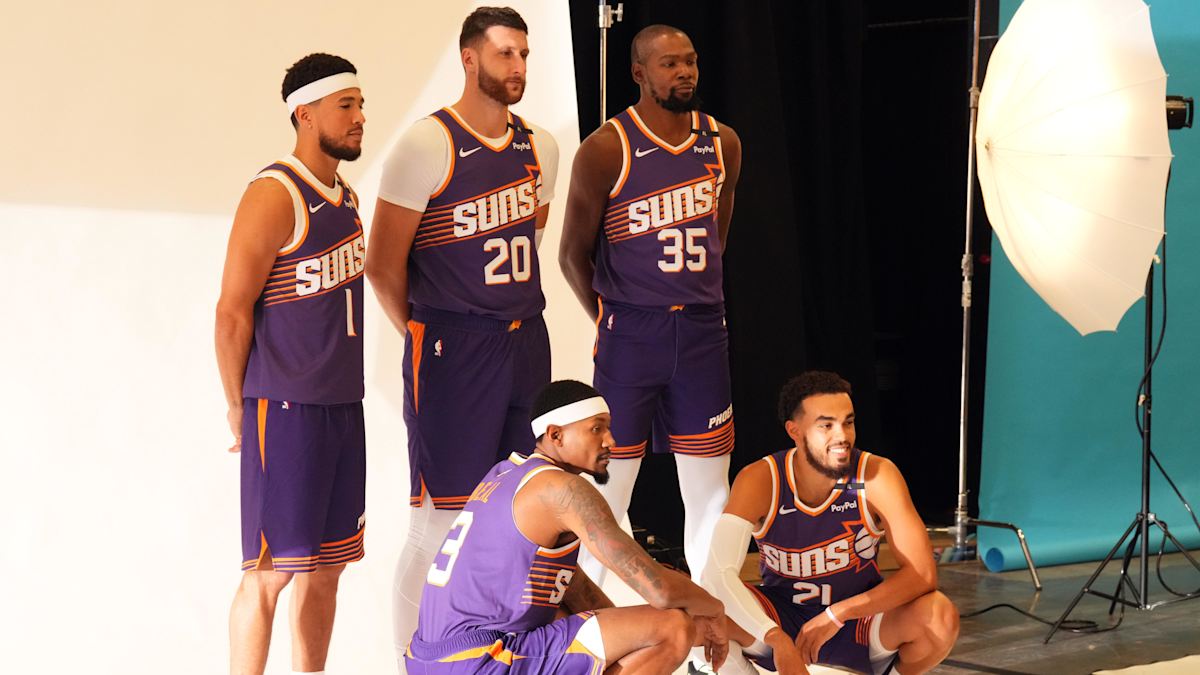 Need to know the Phoenix Suns starting lineup? Here are the players kicking off the action!