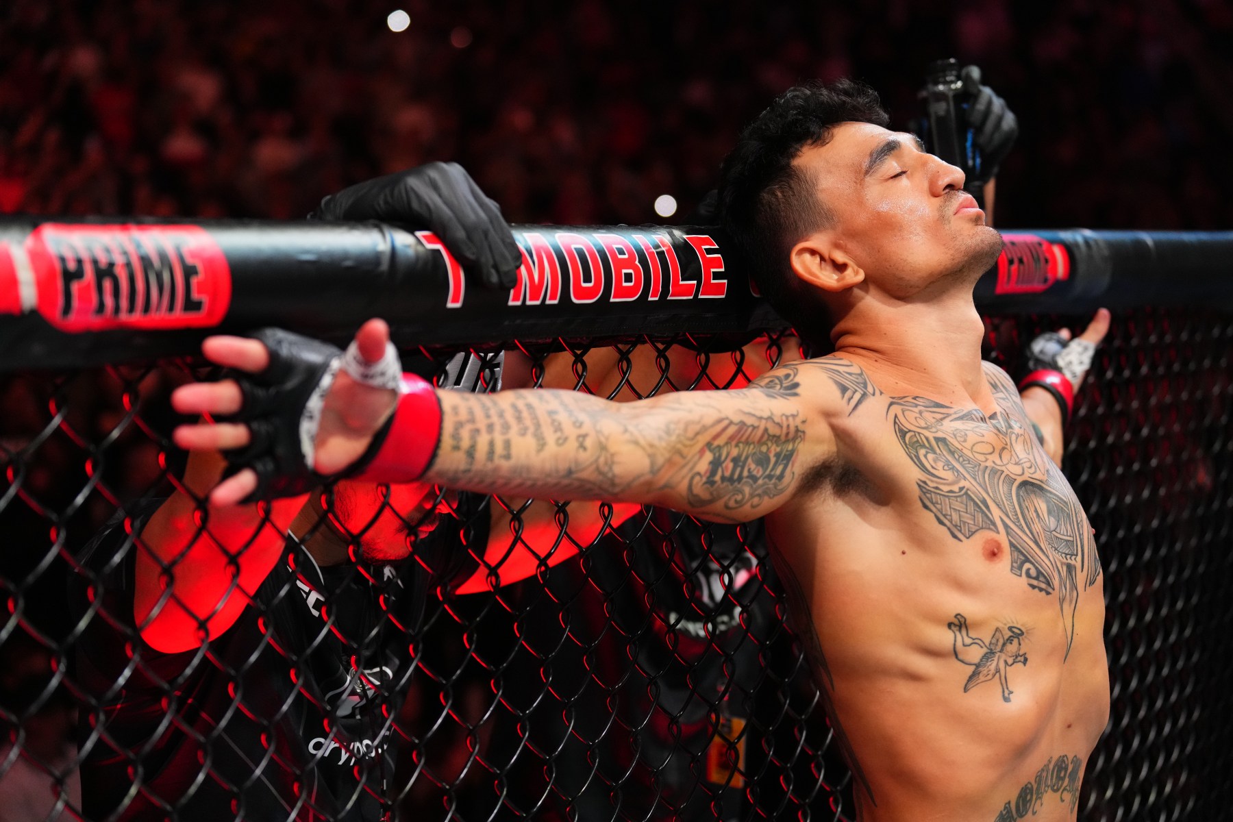 How does Max Holloway motivation impact his fights? See the connection between his mindset and octagon dominance.