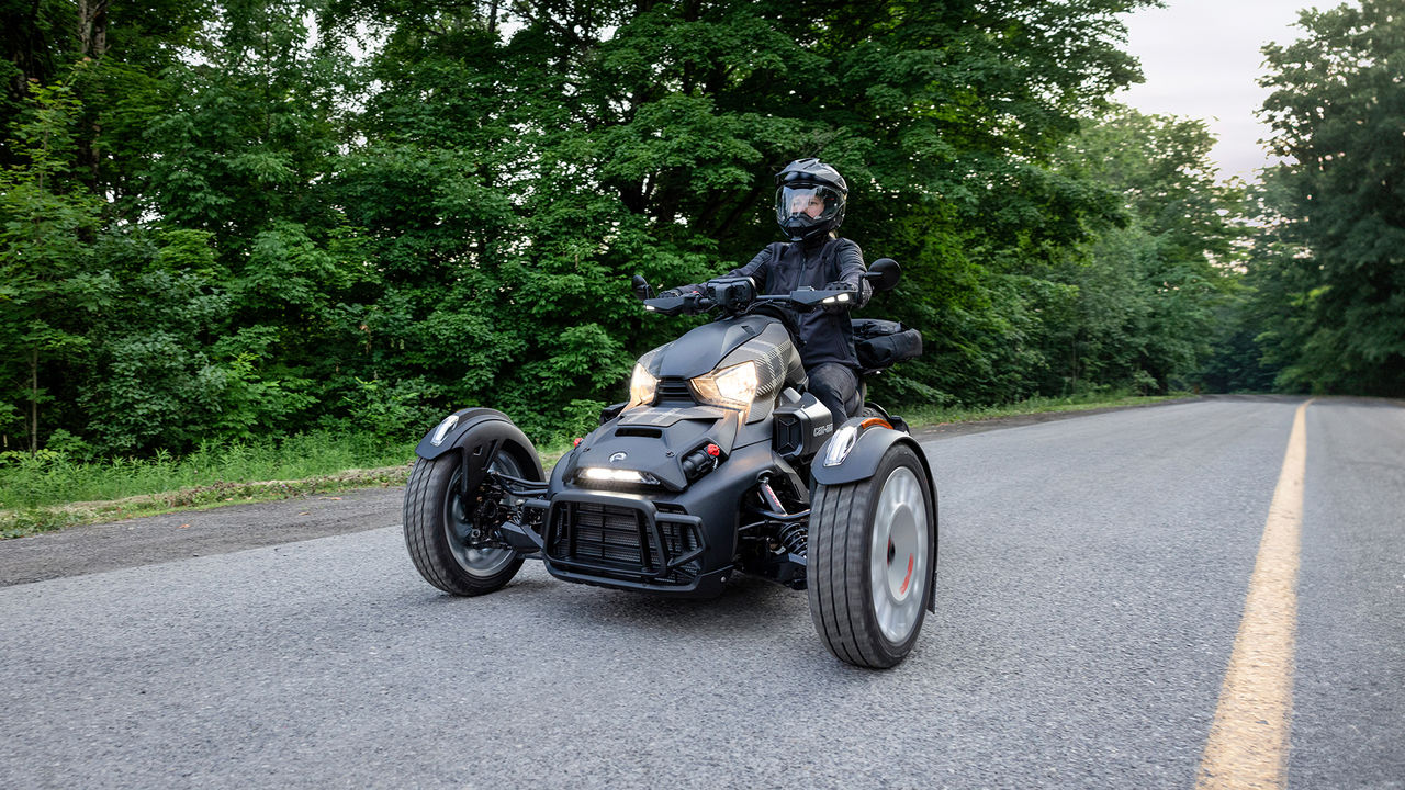 Want to see cool images of a Can-Am? Here is where you can find the best pictures easily.