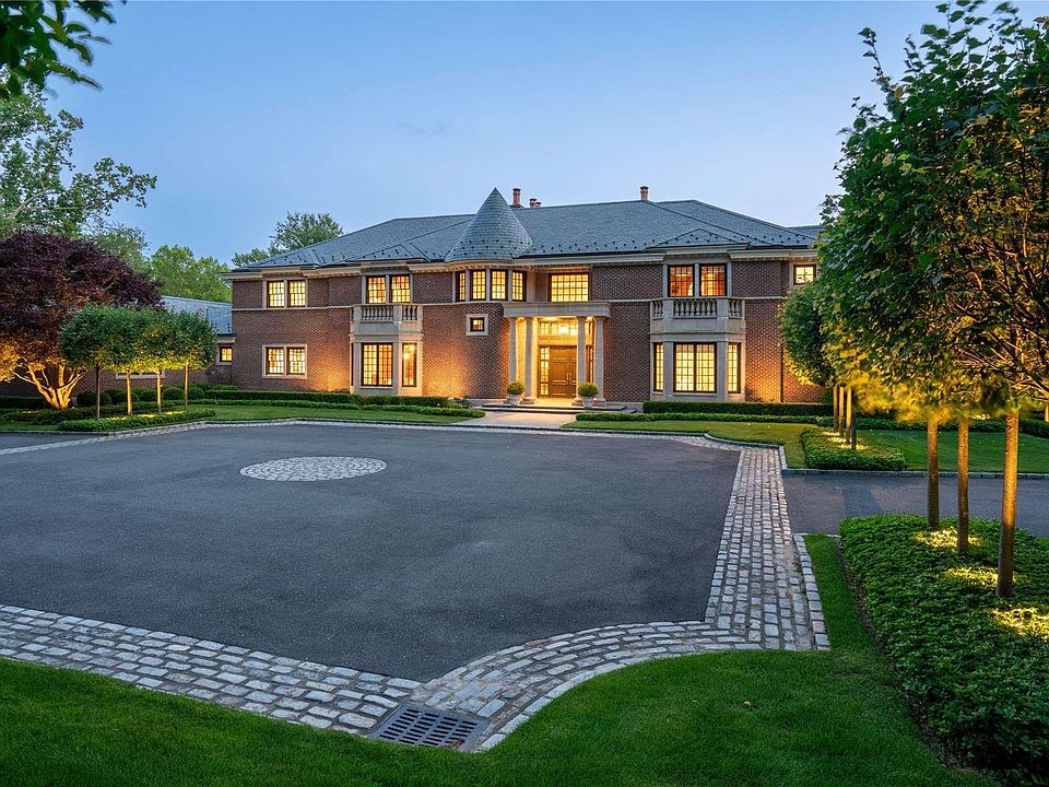 Looking for 8 saddle ridge road? Here is what you need to know about this amazing home.