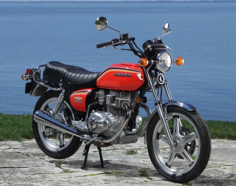 What makes the Hondamatic 400 special? Learn about its easy automatic transmission and cool style!
