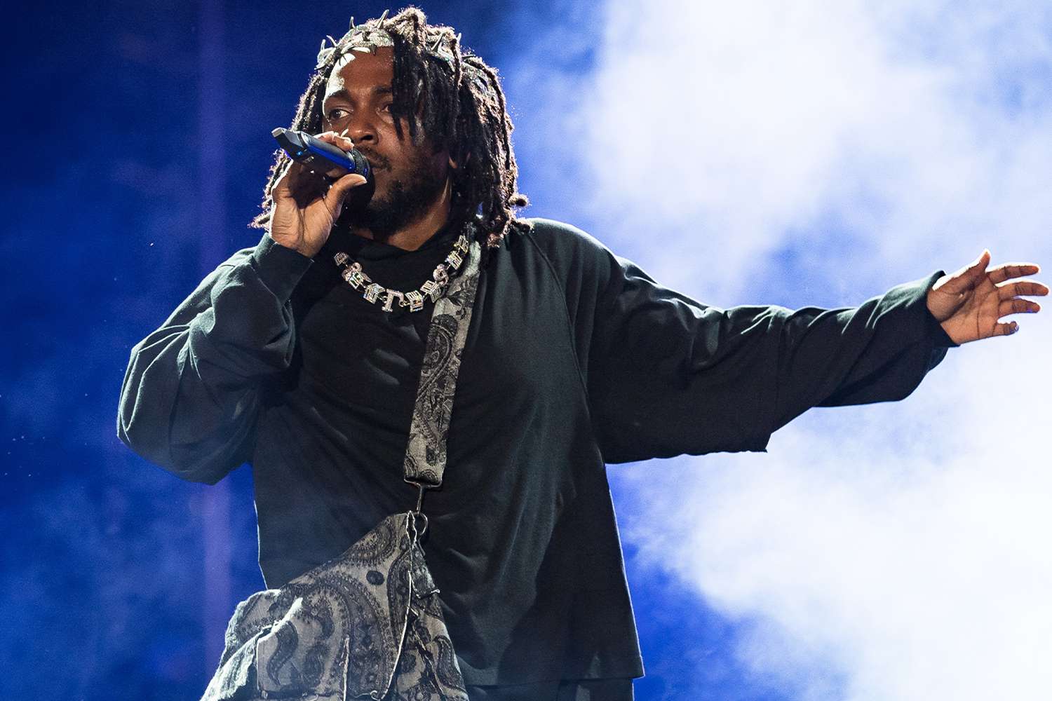 Who is the performer at Super Bowl Halftime Show 2025?