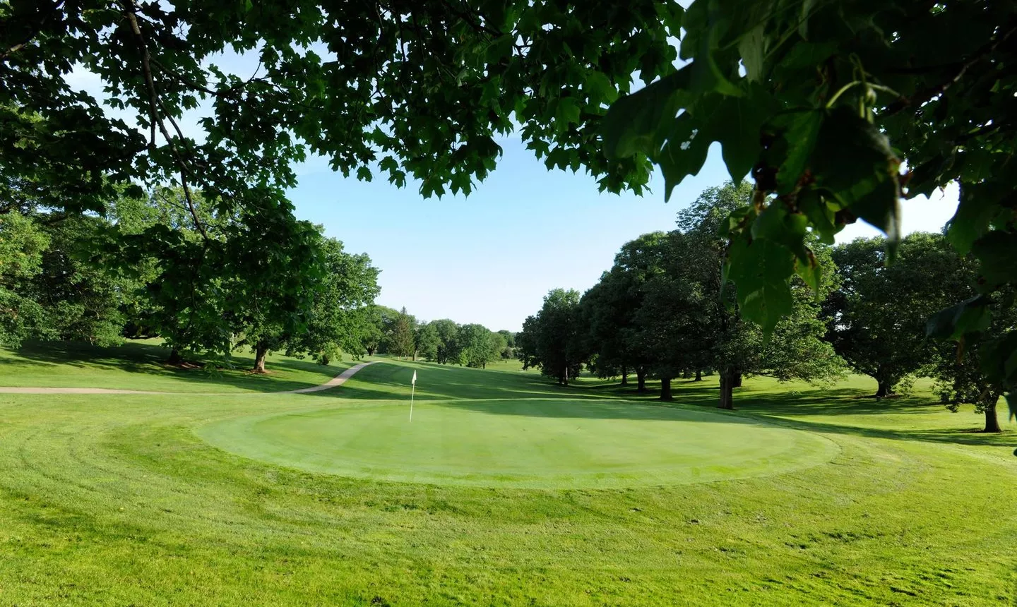 Your easy guide to top public golf courses in kansas (Find amazing courses everyone can enjoy).