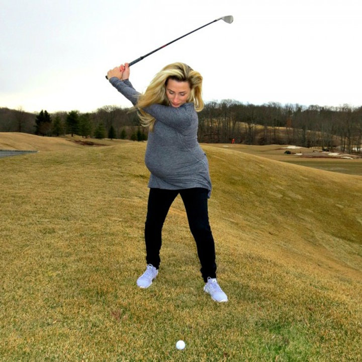 Pregnancy and golf: What adjustments are needed? Simple tips for enjoyable pregnancy and golf sessions.