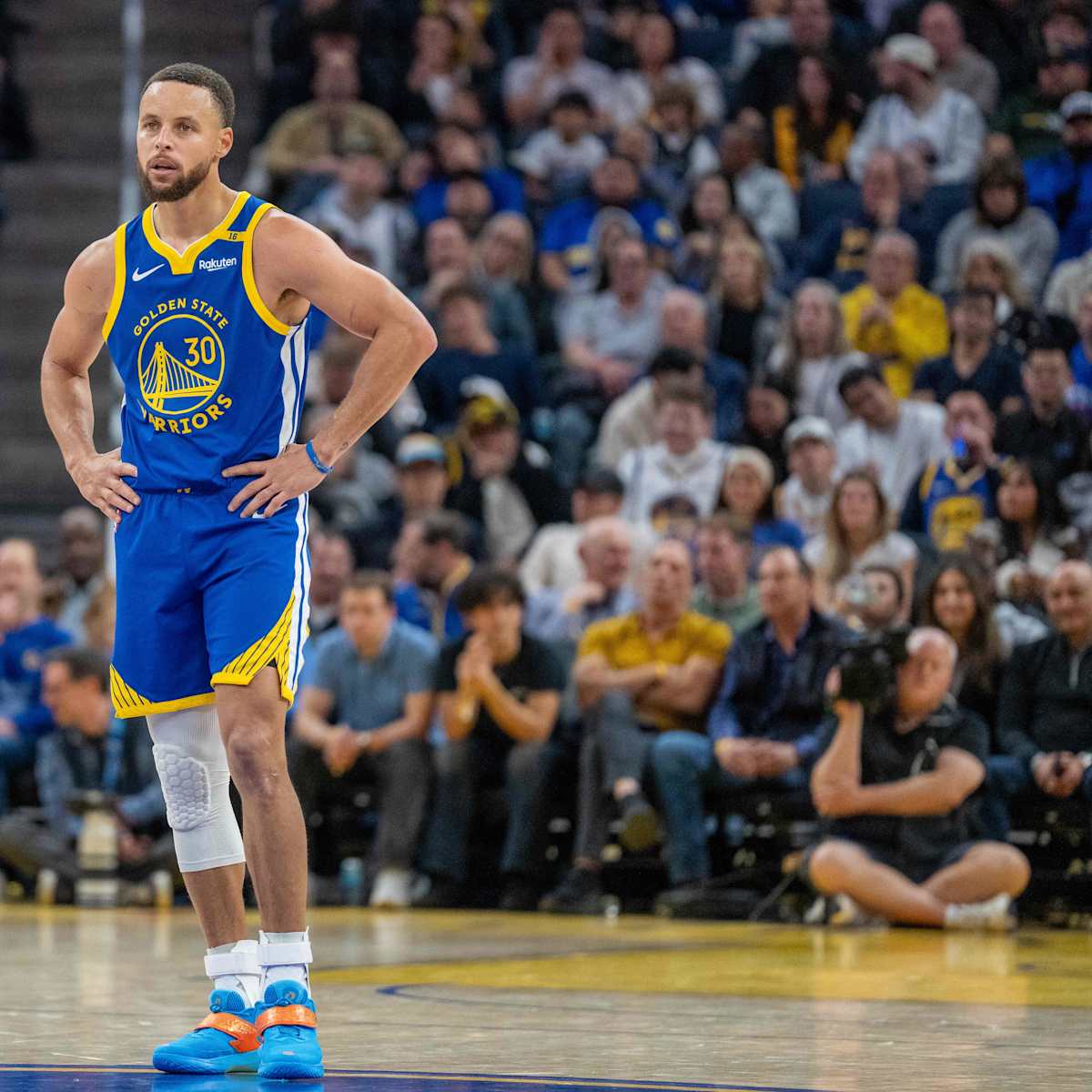 Steph Curry knee (Latest News)