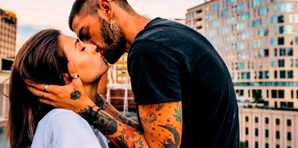 How to Give the Perfect Back Neck Kiss: Easy Tips for an Unforgettable Romantic Moment.