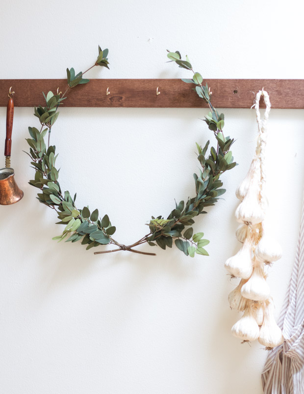 How to Make a Laurel Crown in Simple Steps? This Guide Helps!