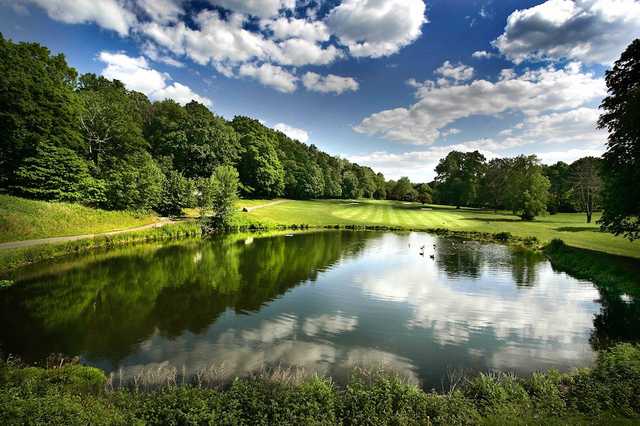 Can beginners play at Van Cortlandt Park Golf Course? Tips for new golfers.