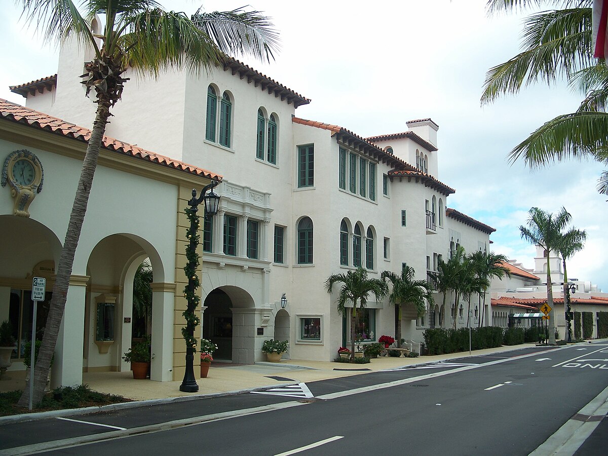 What is Palm Beach Everglades Club? (Quick facts and why its famous)