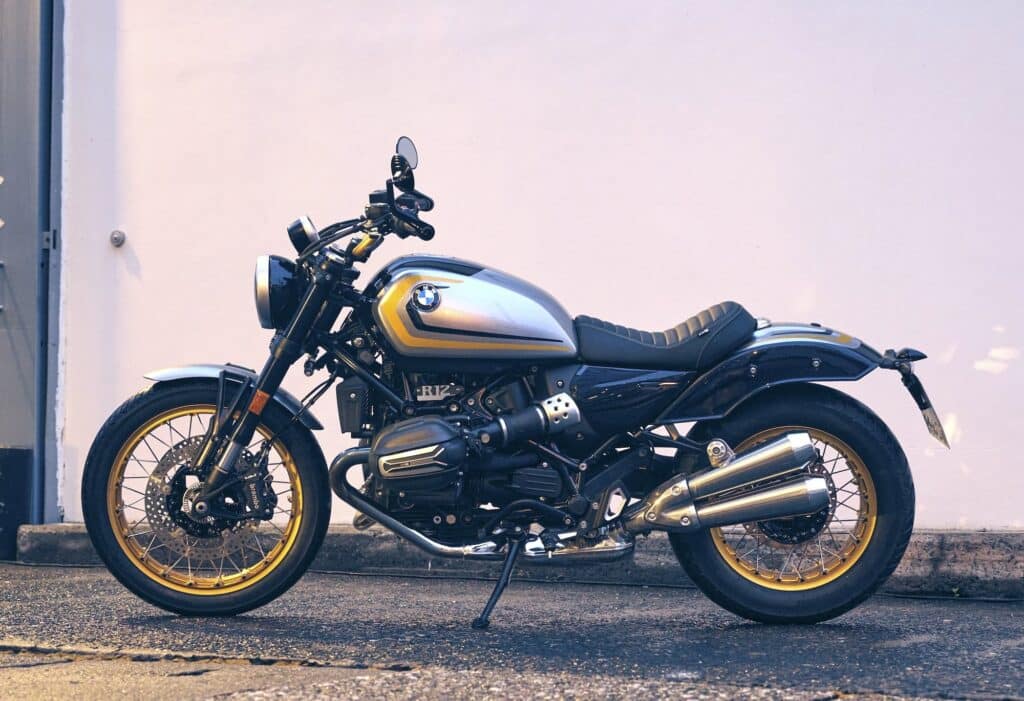 BMW r1200c maintenance guide: easy steps for long bike life!