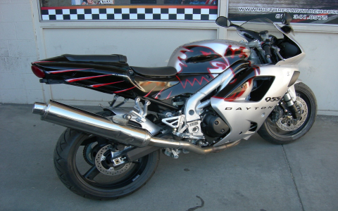 2001 Triumph Daytona 955i VS Others Why This Classic Bike Still Rocks