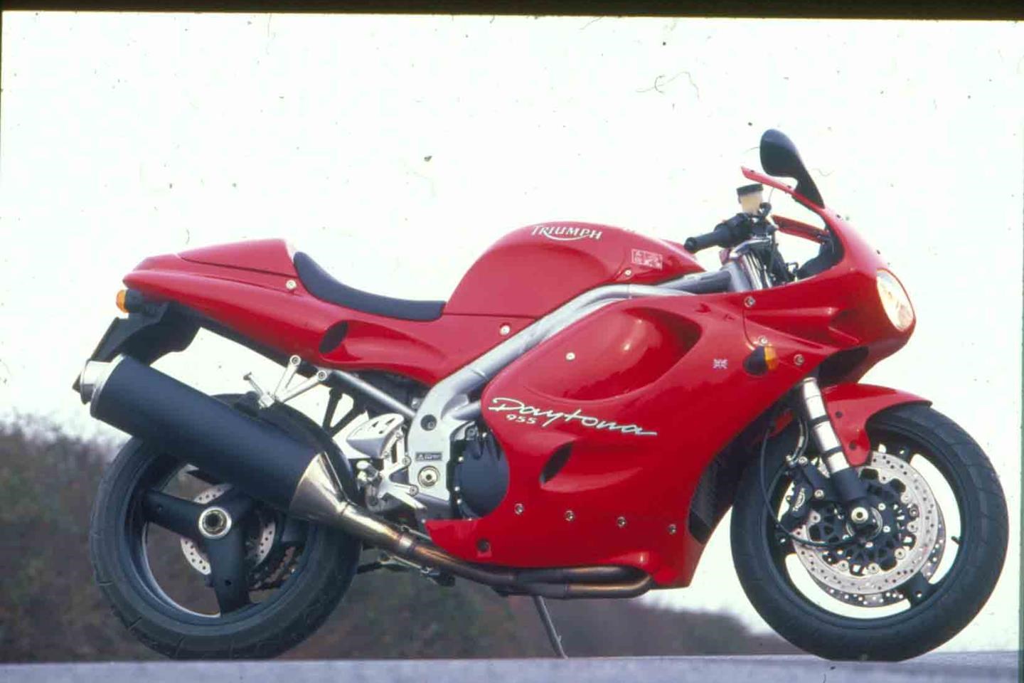 2001 Triumph Daytona 955i VS Others Why This Classic Bike Still Rocks