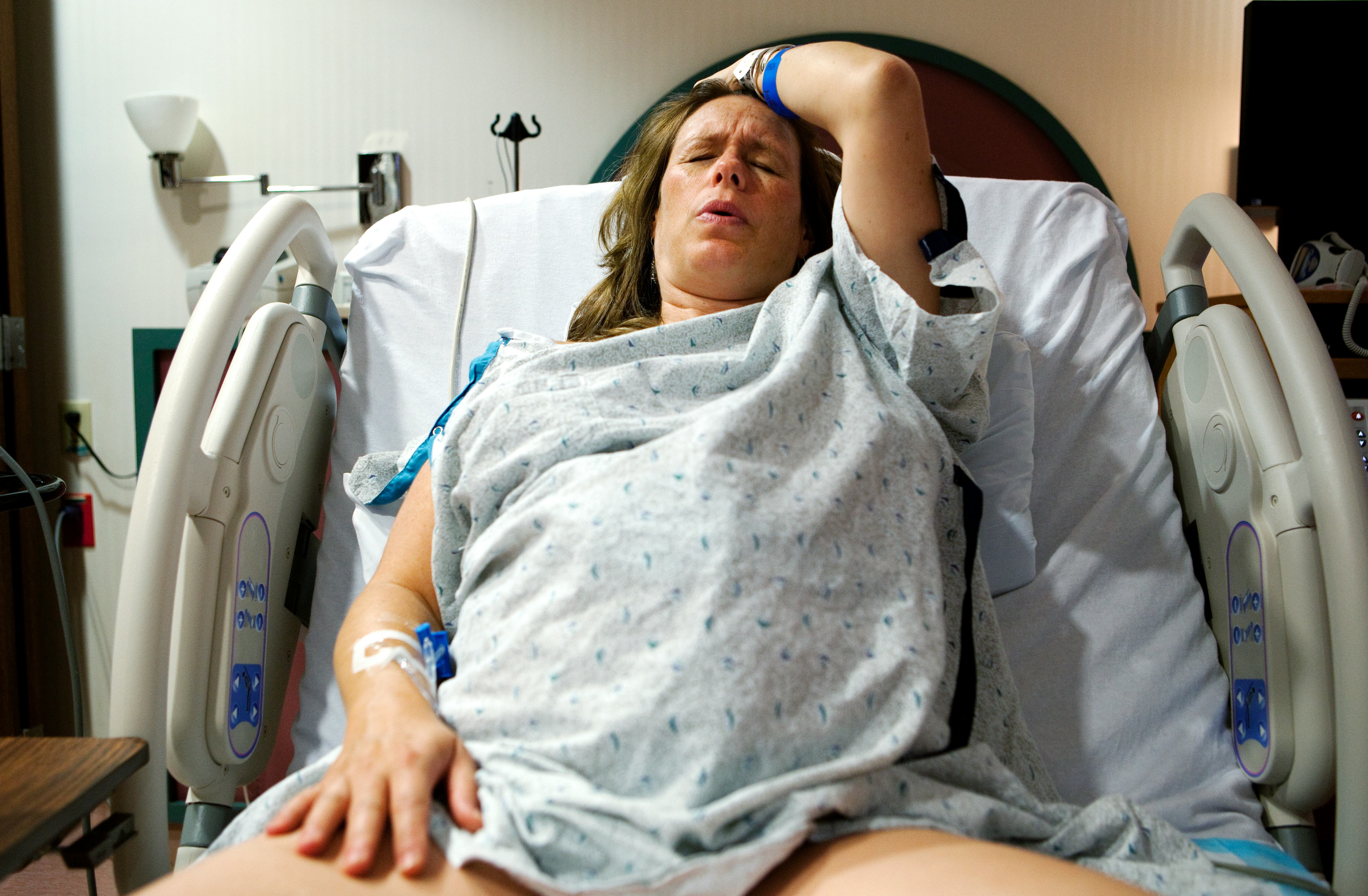How to stream giving birth live videos? (Easy steps to start watching delivery online)